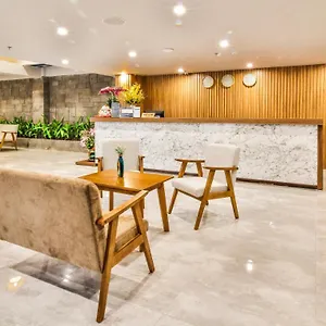https://grand-lee-hotel.hotelsvungtau.com